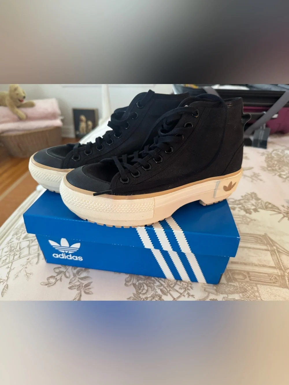 Adidas 6.5 Nizza Trek Black Magic Beige Trek Athletic Shoe Sneaker Y2K Festival